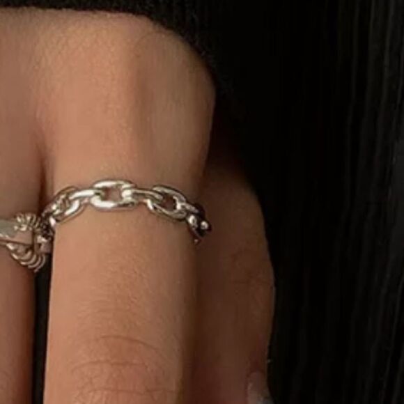 The Dainty Chain link Ring - Picture 2 of 6